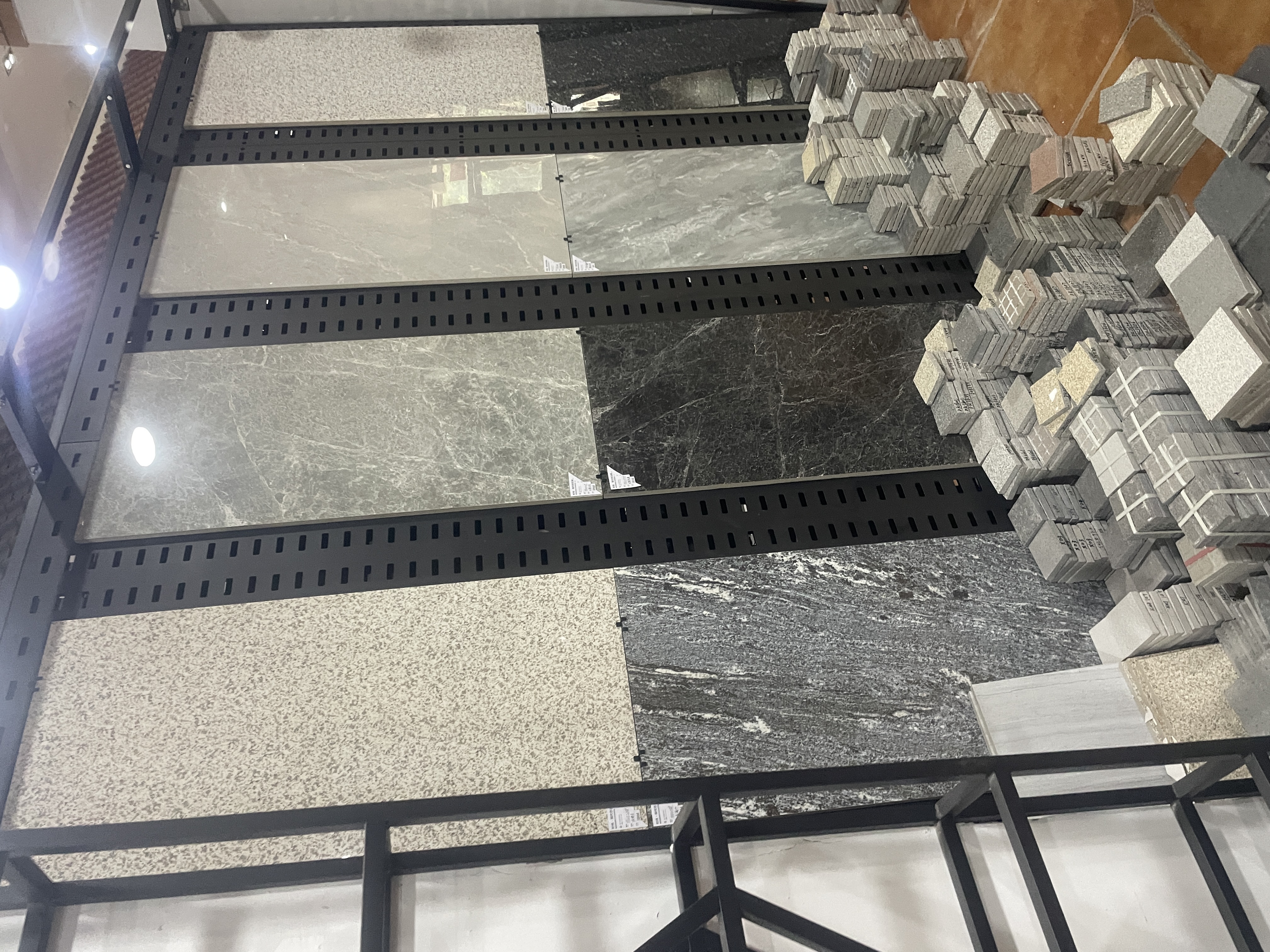 リアルロックタイル