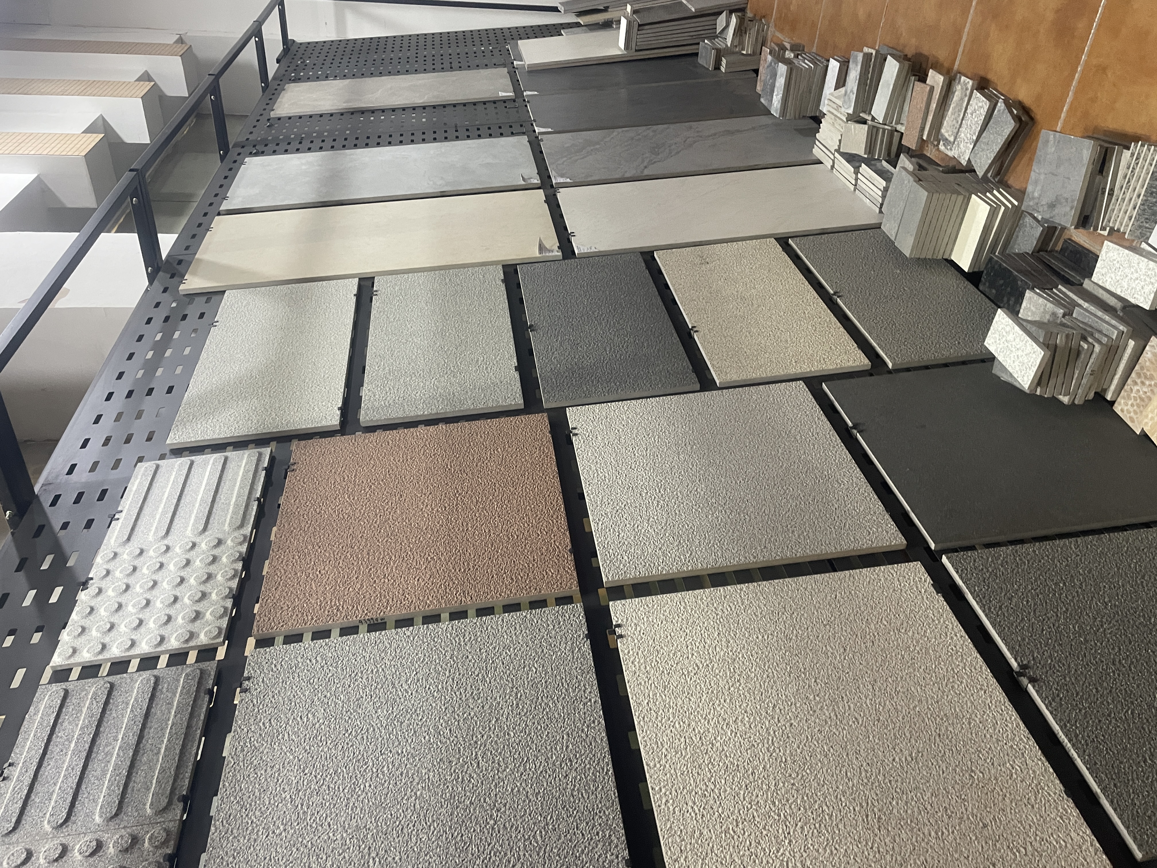 リアルロックタイル