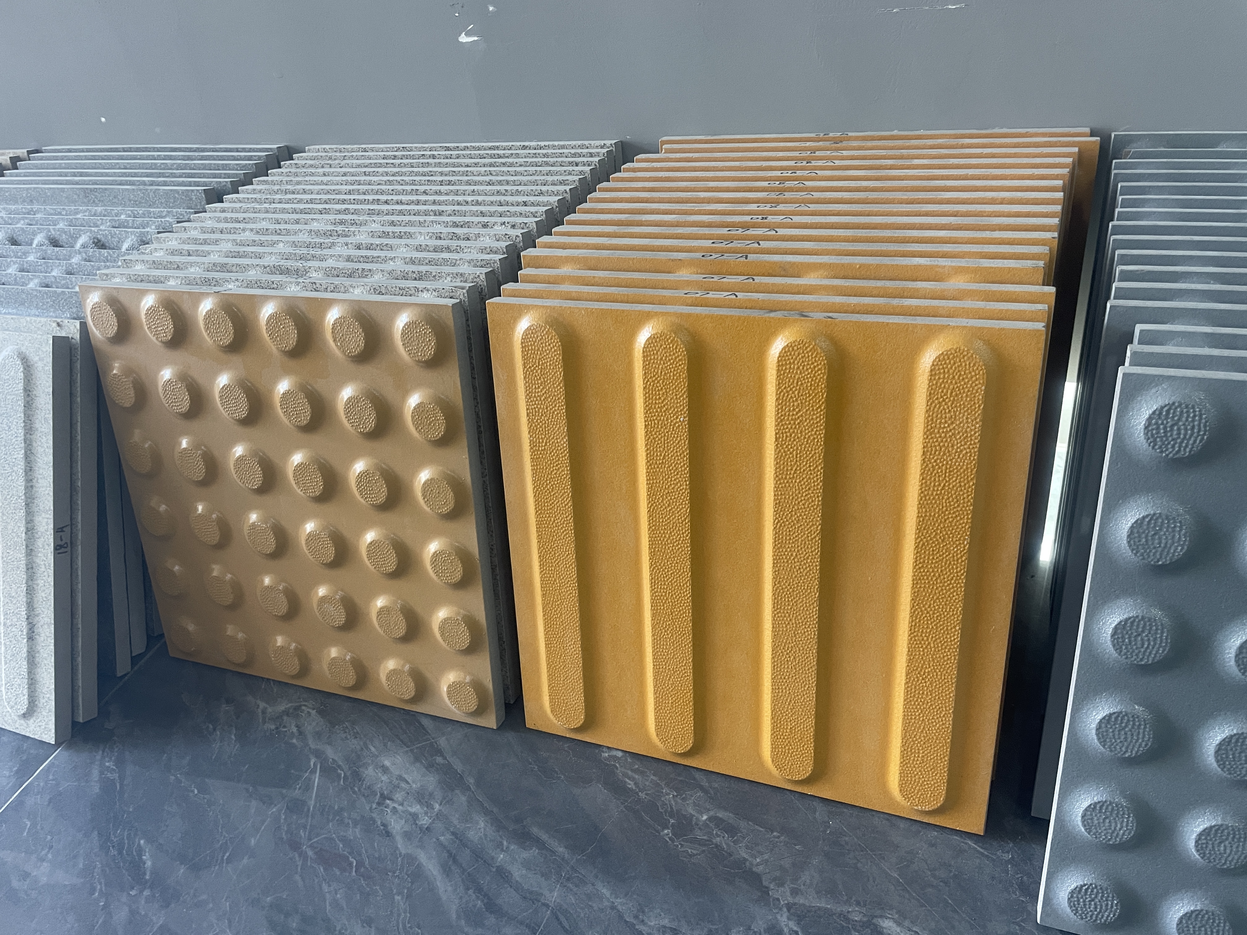 リアルロックタイル