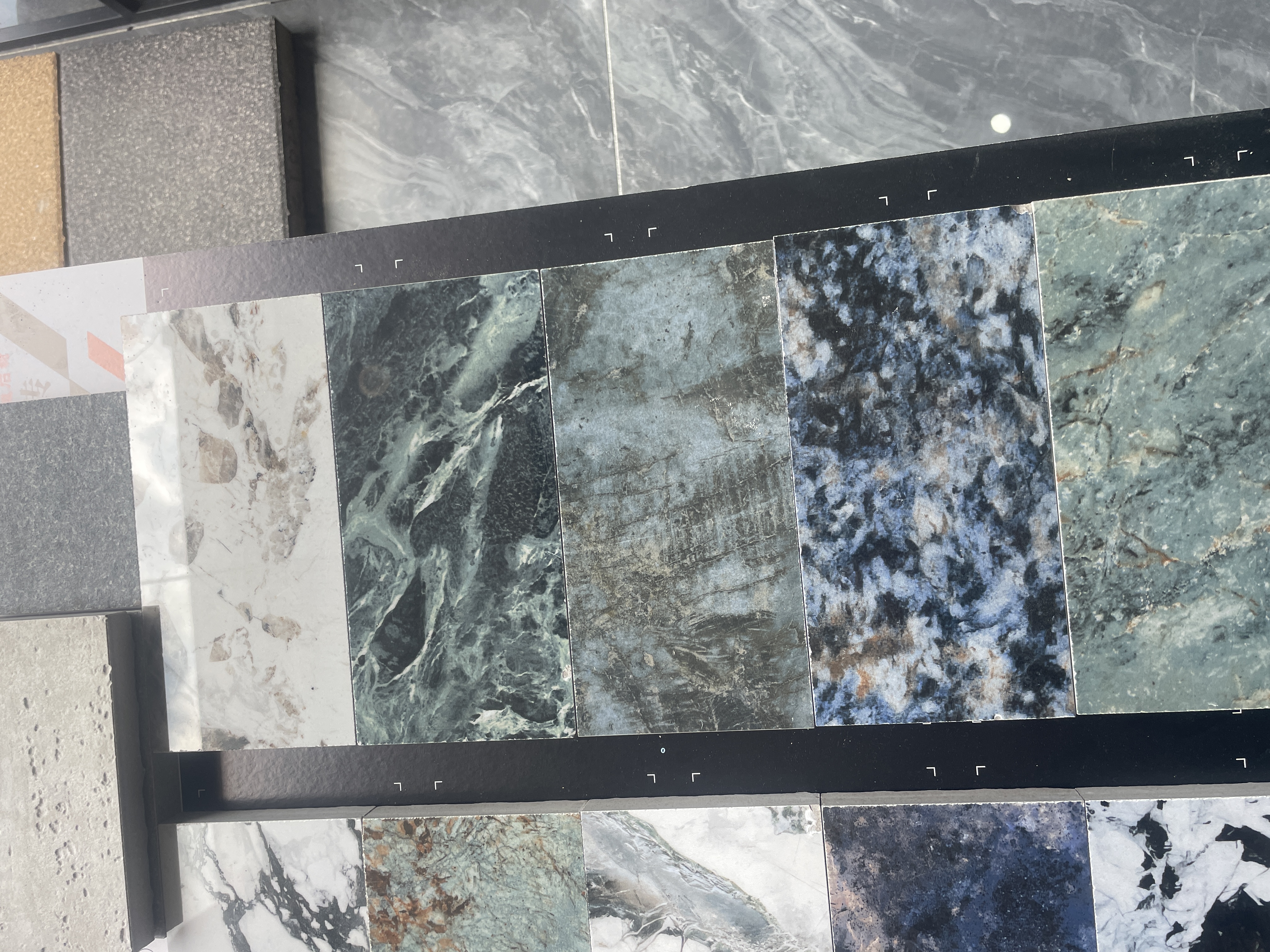 リアルロックタイル