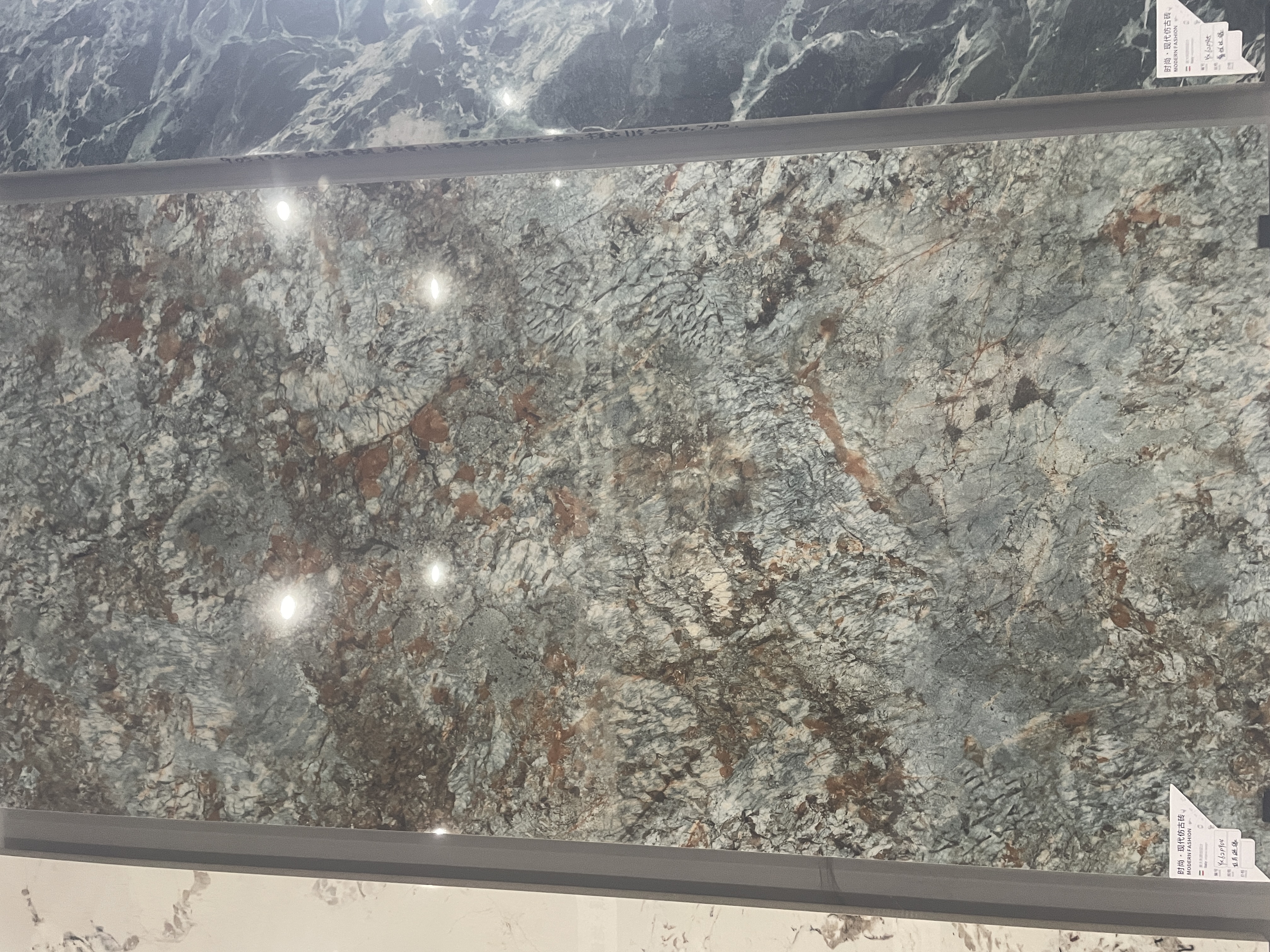 リアルロックタイル