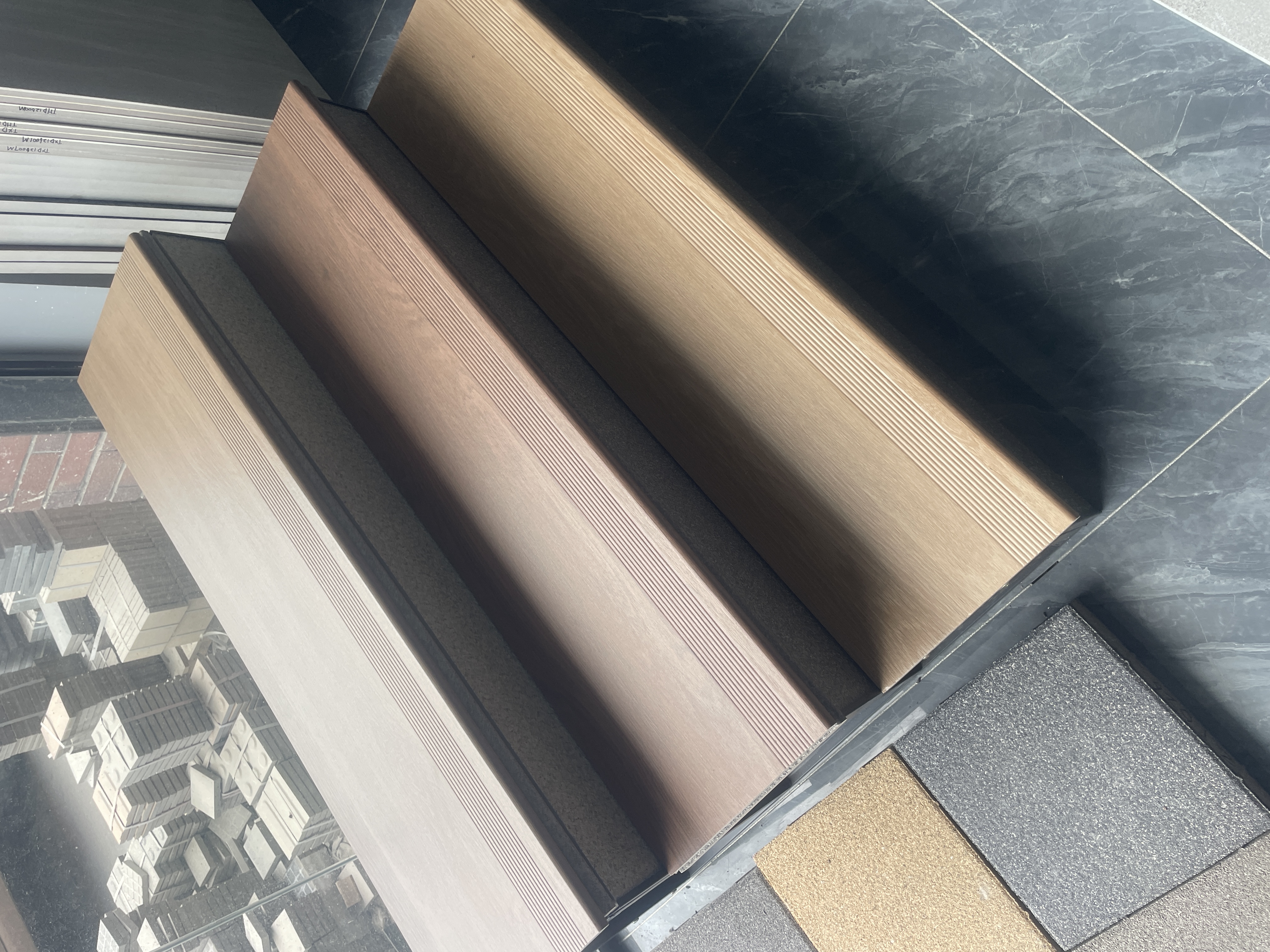 リアルロックタイル